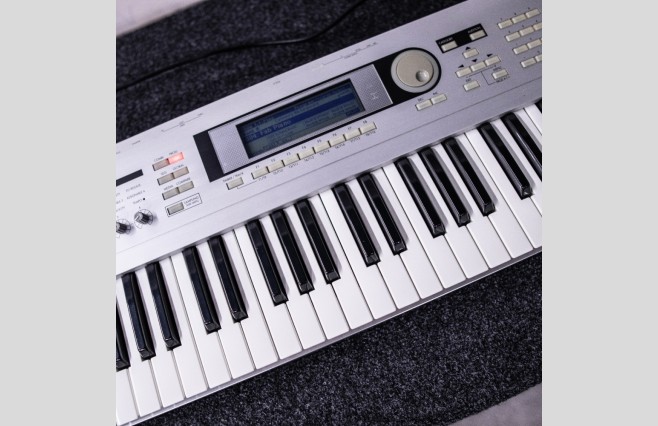 Used Korg Triton LE 61 Note Synthesizer with Flight Case (SN:006390) - Image 6